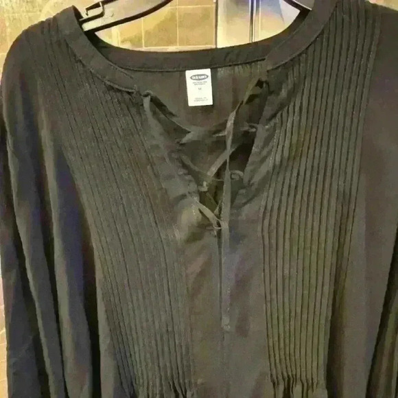 Old Navy boho tie front blouse in black. Size Medium. - Picture 2 of 3